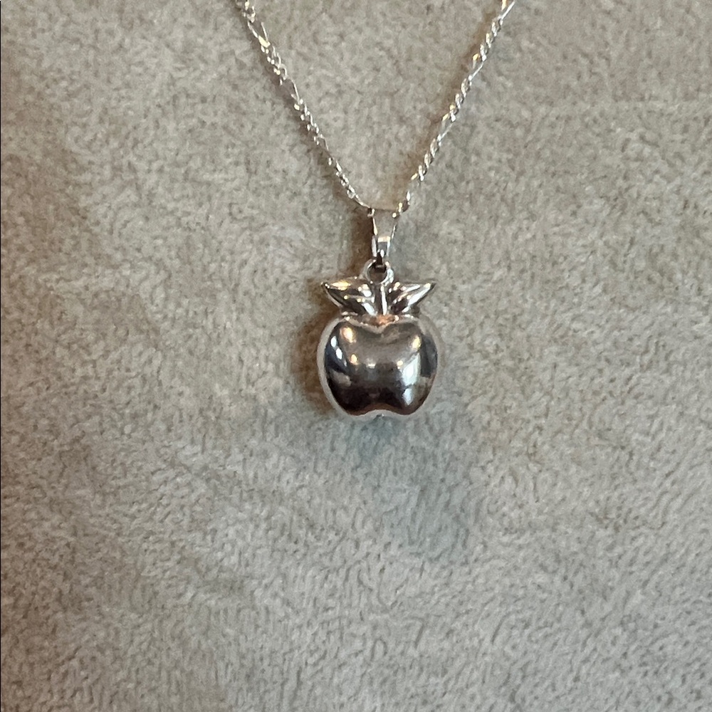 Sterling Silver Apple pendant and Italian chain. 18 inches